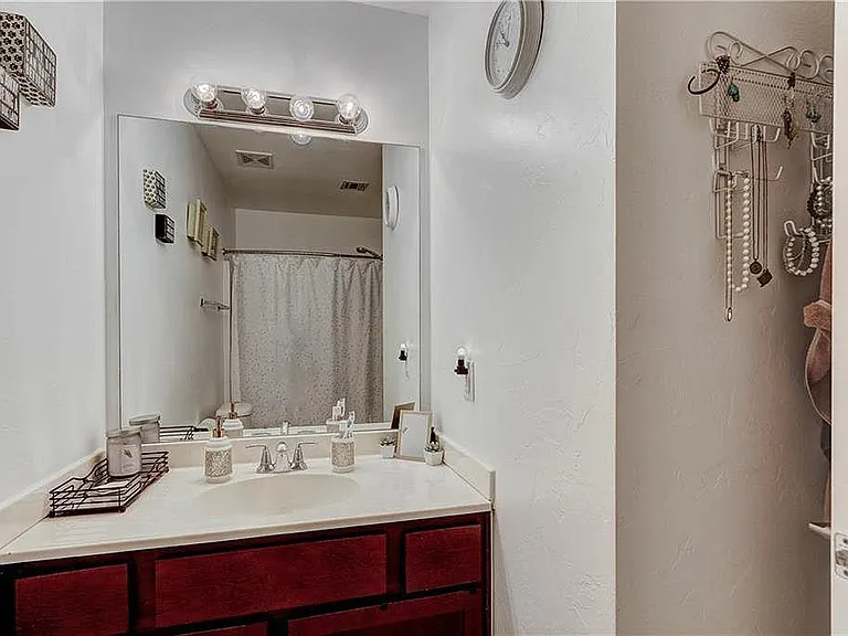 2812 Thompson Farm Ln — Photo 10