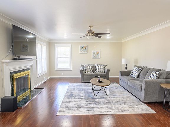 3rd image of 2421 Sheffield Dr