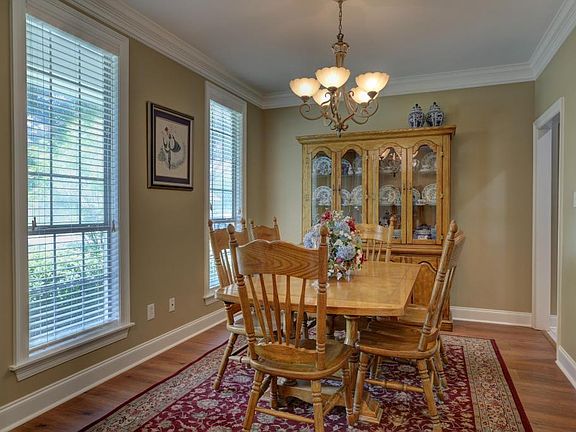 5th image of 7310 Silverthorn Dr