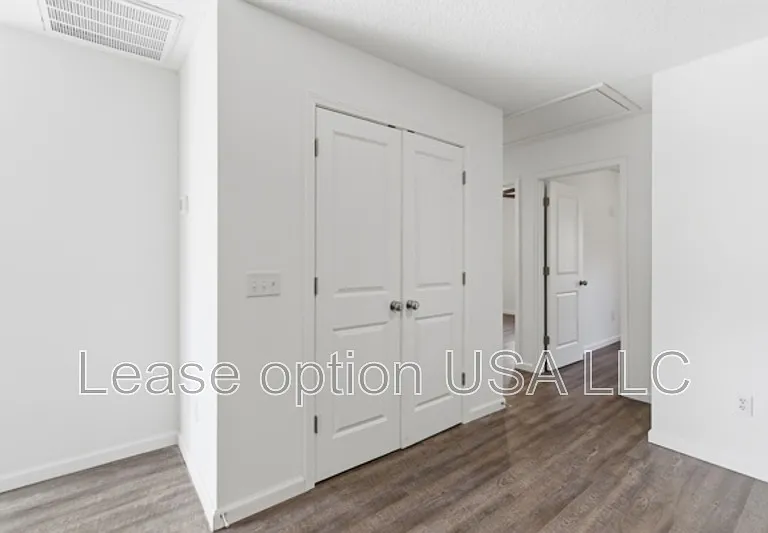 34 Pine St #C — Photo 13