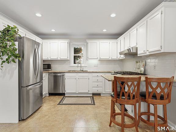 5th image of 116 Stuart Avenue