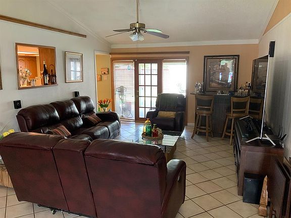 5th image of 606 W Grenoble Dr