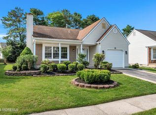 12 Kendal Dr, Toms River, NJ 08757