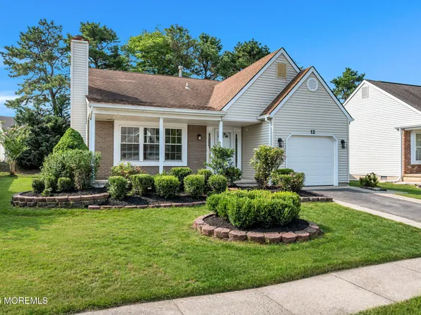 12 Kendal Drive, Toms River, NJ 08757