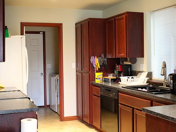 4th image of 211 177th St E