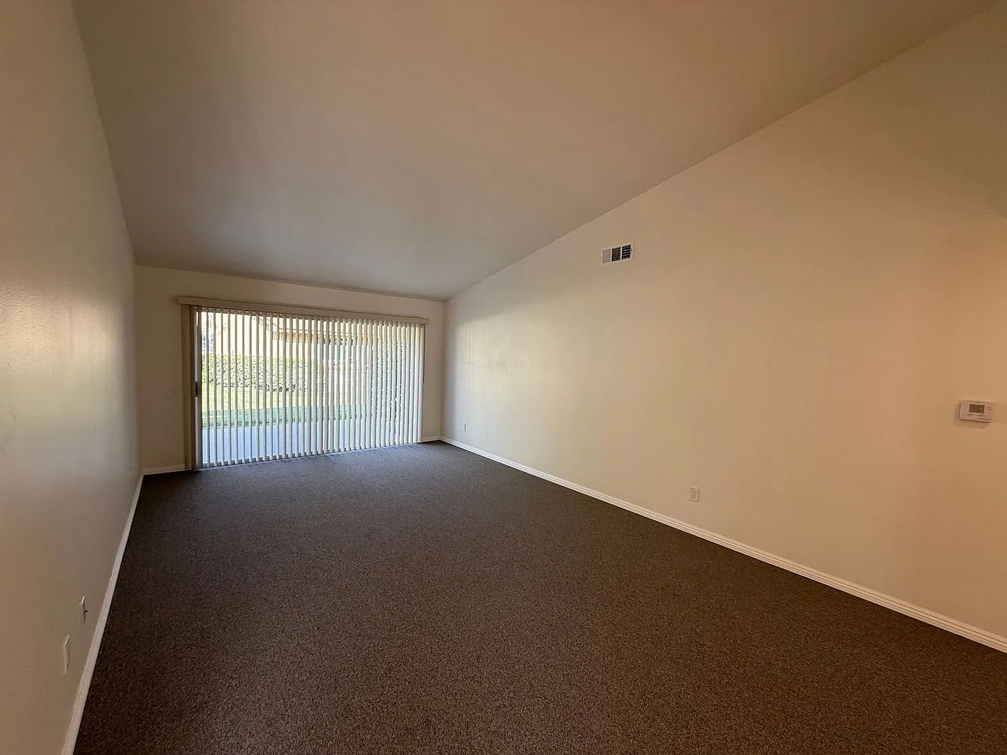 Clean & Move in ready El Dorado — Photo 4