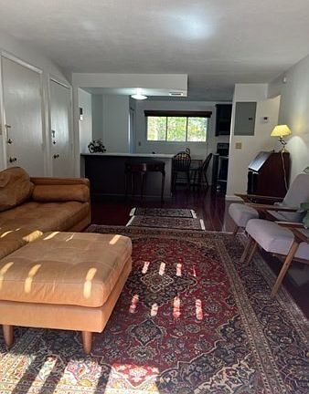 4th image of 7 Woodcrest Ct APT 2