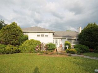 574 Seminole St, Oradell, NJ 07649