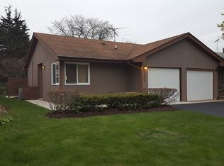 1261 Wicker St, Woodstock, IL 60098