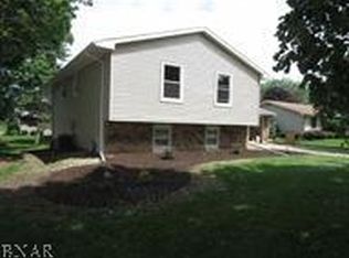 1215 Nicki Dr, Bloomington, IL