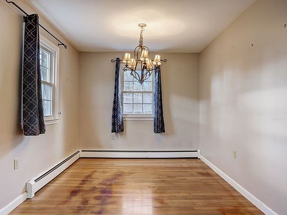 5th image of 92 Surrey Dr #92