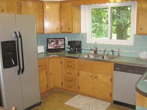 3rd image of 240 Hilltop Ln