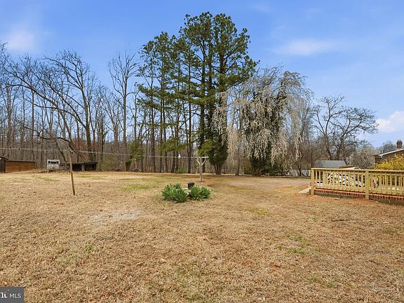 3rd image of 984 Oak Park Rd