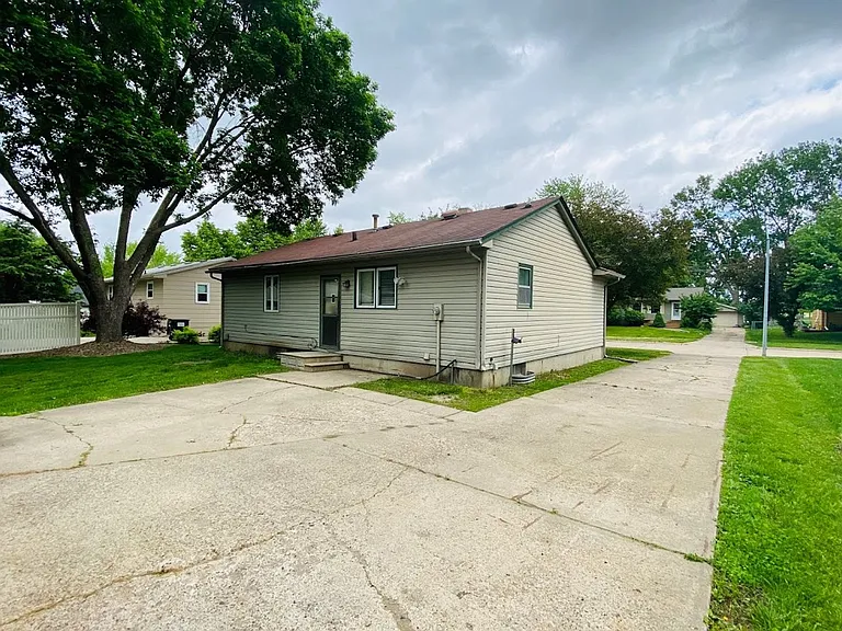 712 NW Linden St — Photo 18