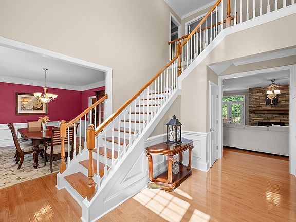5th image of 103 Country Club Dr