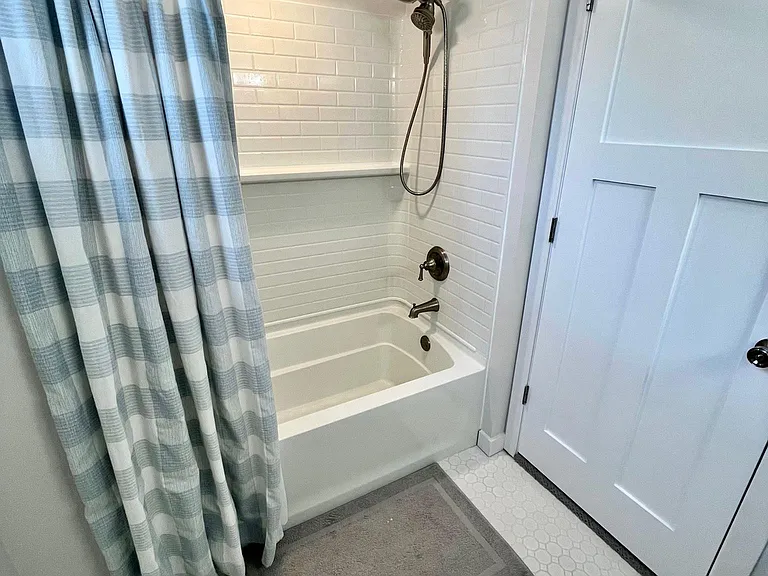 1821 Johnson St NE — Photo 11