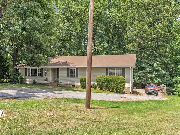 2nd image of 204 Collinwood Ln