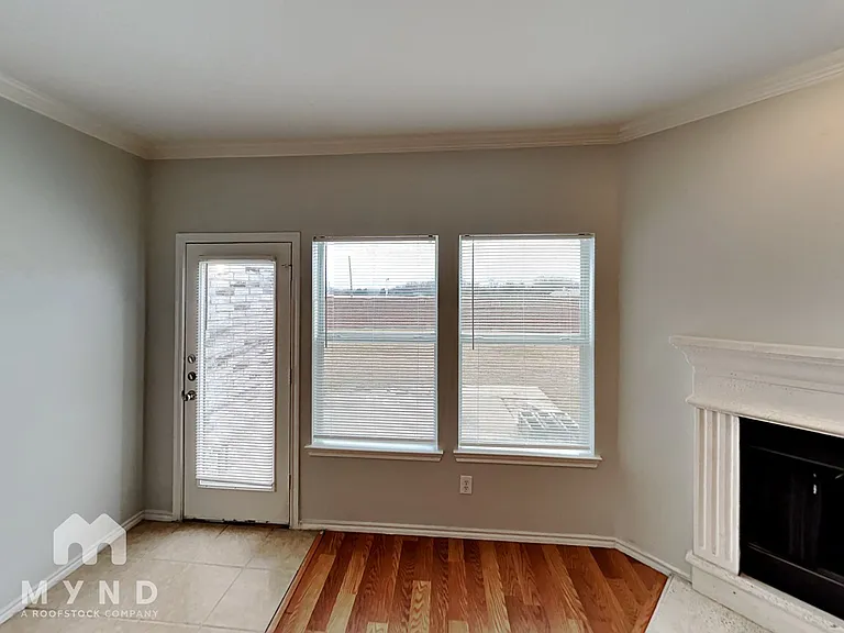307 Susan Way — Photo 10