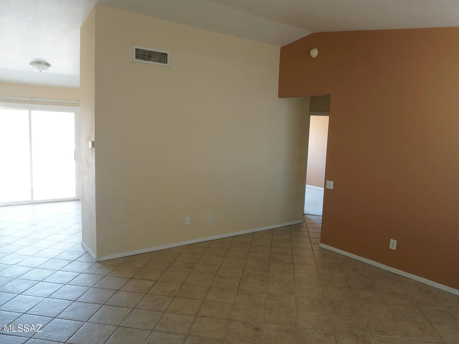 3 bed, 2.0 bath, 1235 sqft, $1,745 — Photo 4