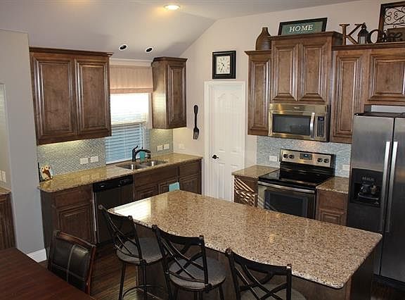 5th image of 1205 Longhorn Dr