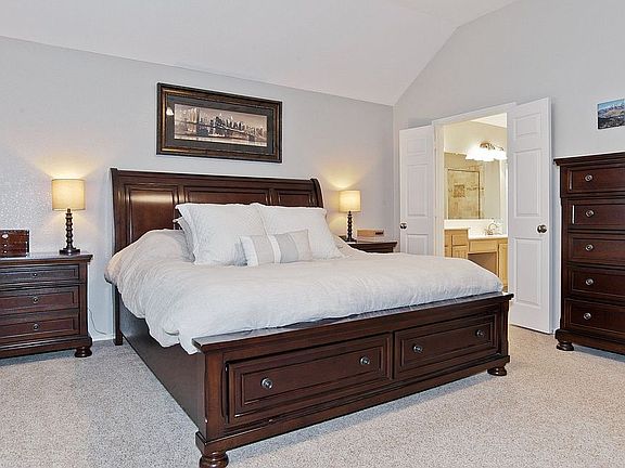 4th image of 1732 Blackstone Dr