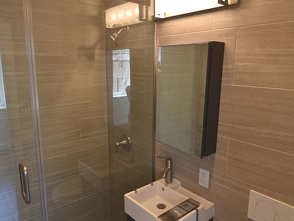4th image of 66 Cranberry St APT 1A