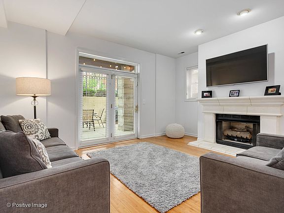 4th image of 1421 W Byron St #1E