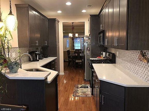 Backsplash & pendant lights