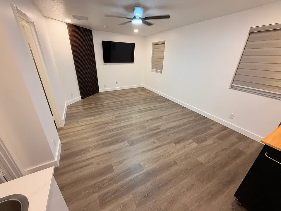 12 NE 45th Ct