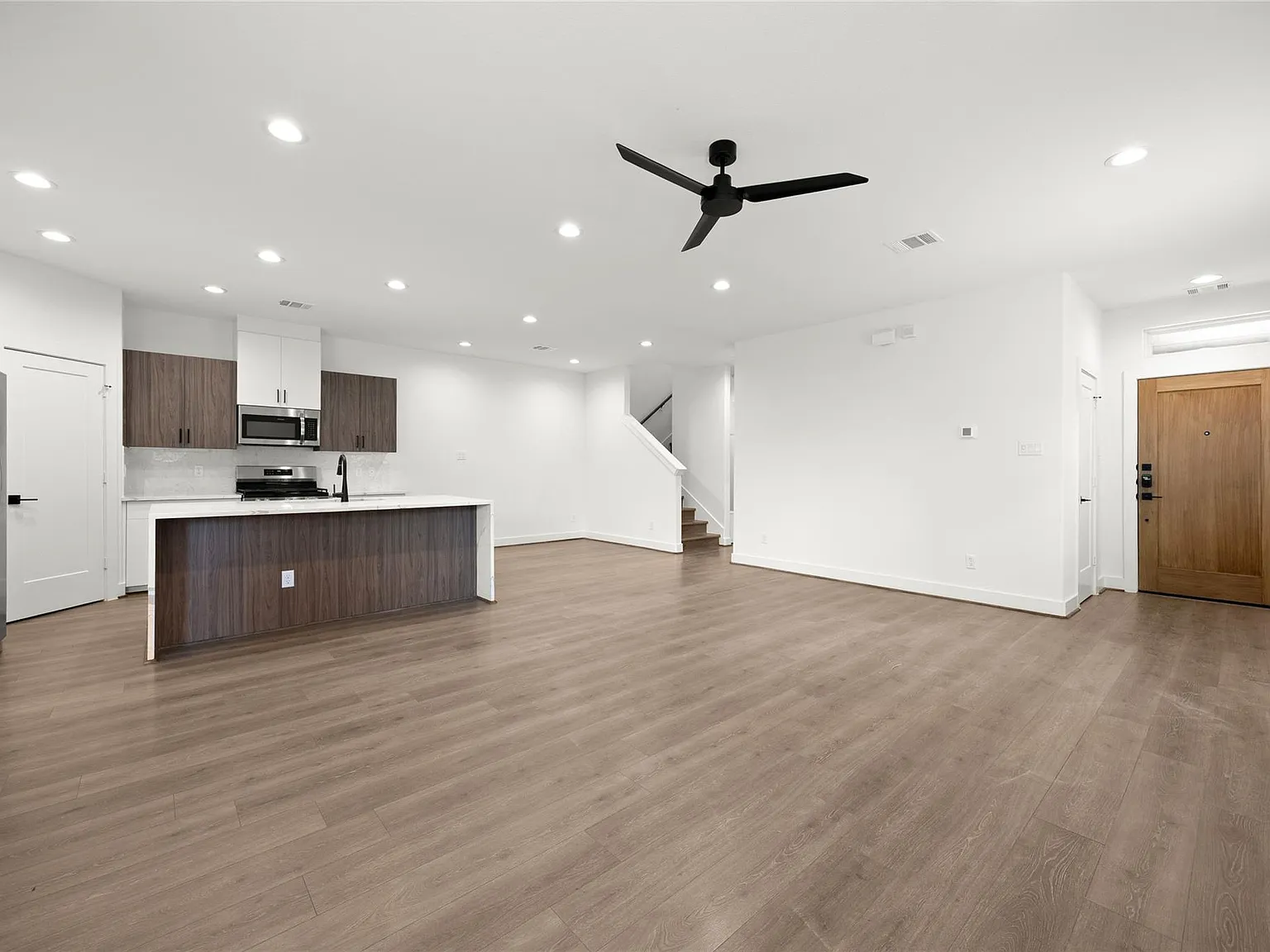 5 bed, 3.0 bath, 2236 sqft, $2,850 — Photo 3