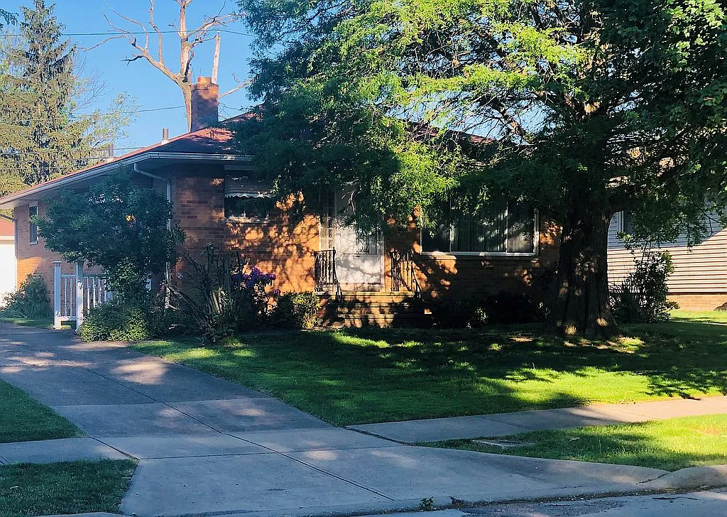 5449 E 141st St photo 1