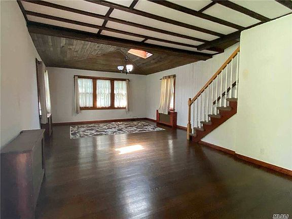 3rd image of 104 Lake Ave