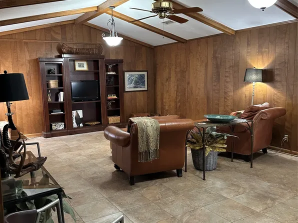 405 N Elm St, Comanche, TX 76442