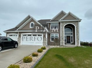 1952 N Cora Dr, Grafton, WI 53024
