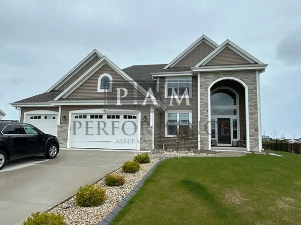 1952 N Cora Dr, Grafton, WI 53024