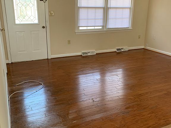 3rd image of 10800 Piedmont Dr