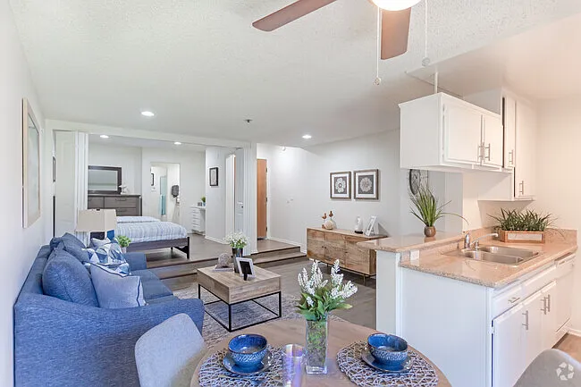 Westwood Executive House — Photo 1