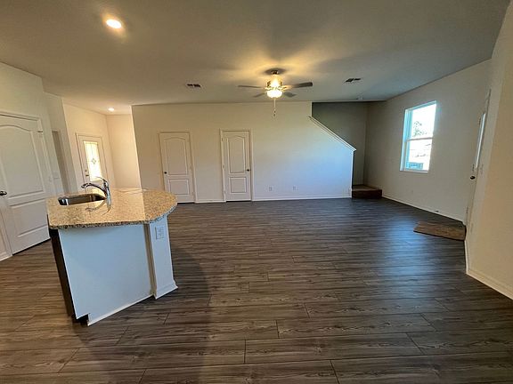 5th image of 620 Bay Leaf Dr