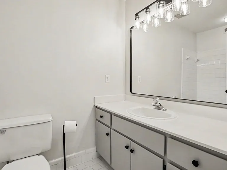 213 Hillsboro Pl — Photo 8