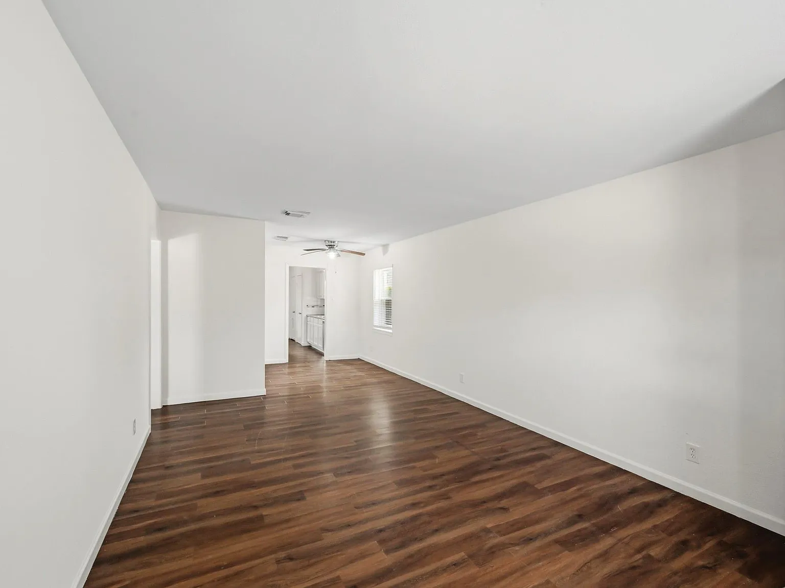 2 bed, 2.0 bath, 2023 sqft, $1,600 — Photo 4