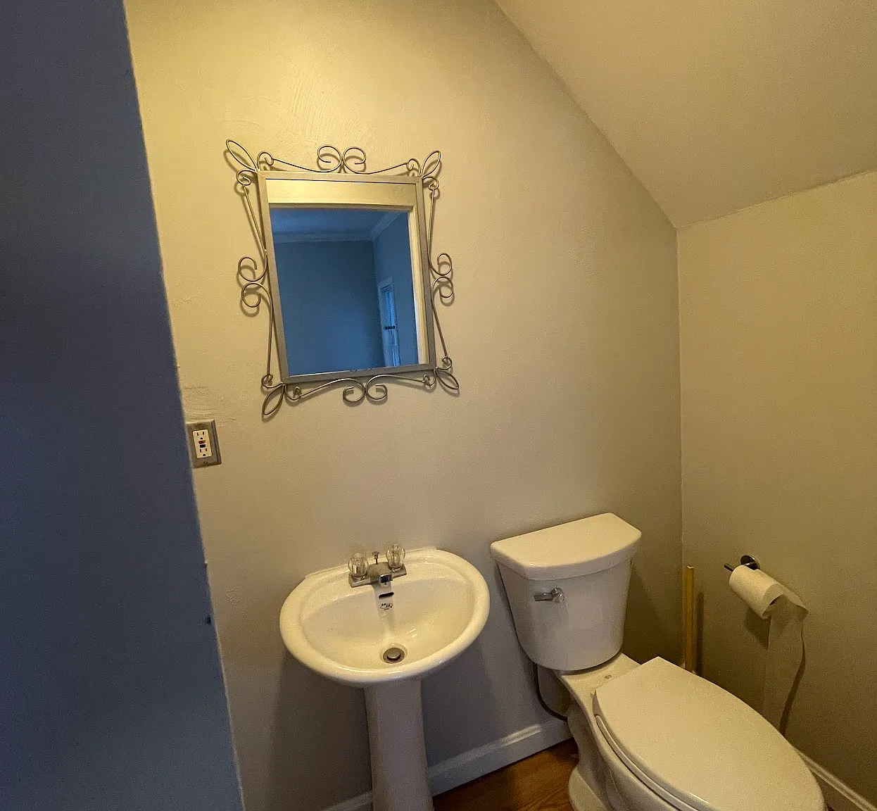 5 bed, 1.5 bath, 1400 sqft, $6,750 — Photo 3