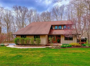 567 Parker Rd, Aurora, OH 44202