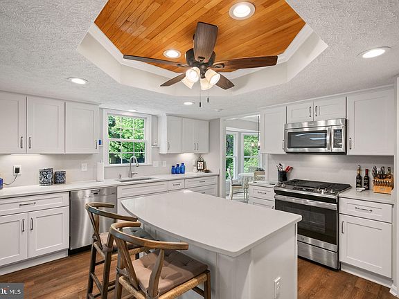 5th image of 24 Brookstone Dr