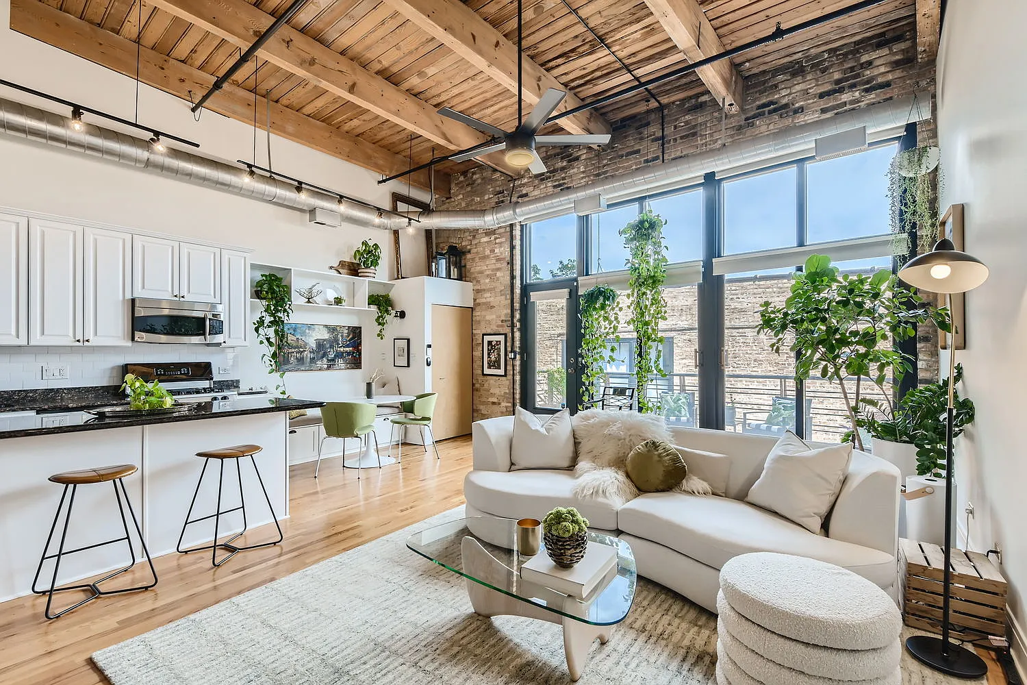 2 bed, $3,900 — Photo 2