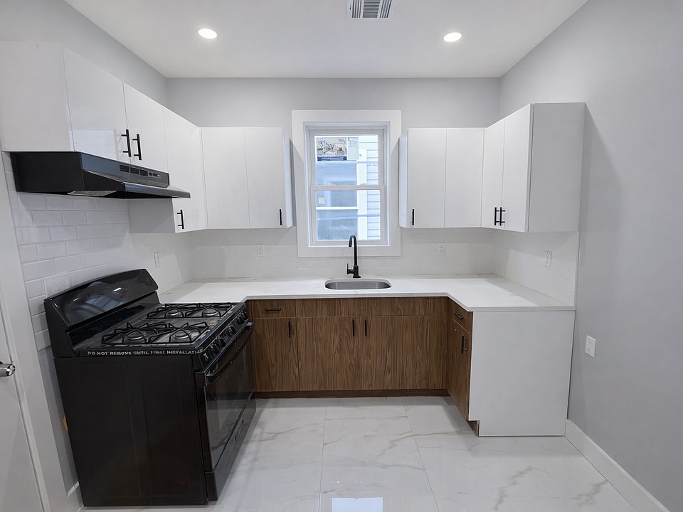 1st image of 172 Hollywood Ave Floor 2