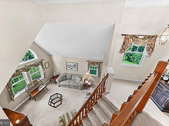 5th image of 12 Peach Tree Ln