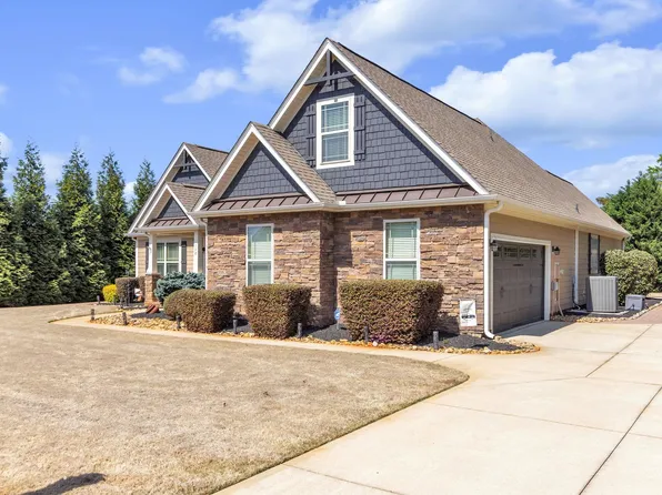 112 Providence Point Ln, Wellford, SC 29385