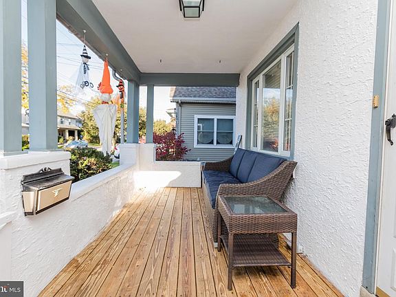 4th image of 109 Hastings Ave