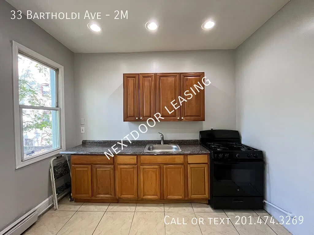 33 Bartholdi Ave — Photo 1
