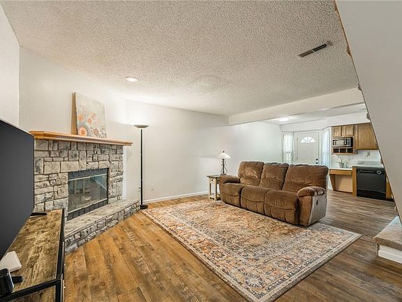4th image of 408 NE 6th St APT C